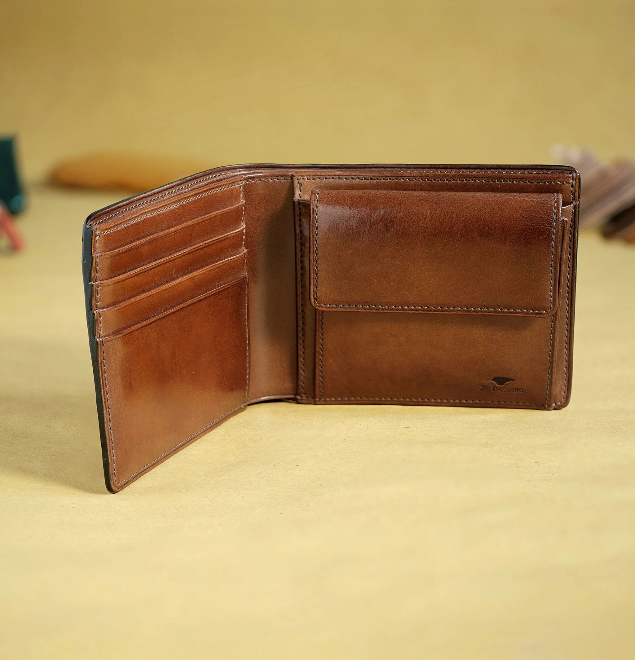 Il Bussetto | Bi Fold Wallet Coin Cappuccino | Shop Royalcheese Paris